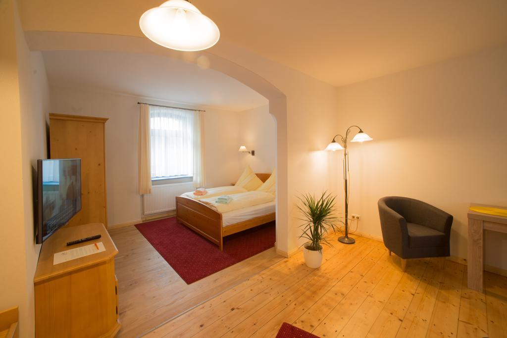Pension Und Gaststaette "Zur Brauschaenke" Schöneck Exterior foto