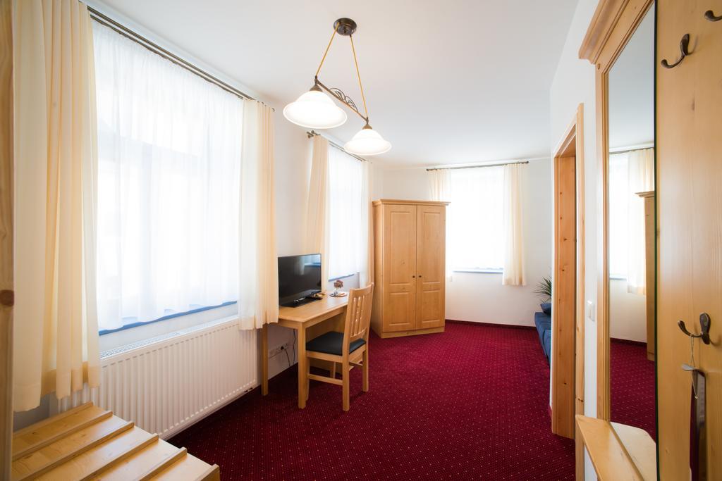 Pension Und Gaststaette "Zur Brauschaenke" Schöneck Exterior foto