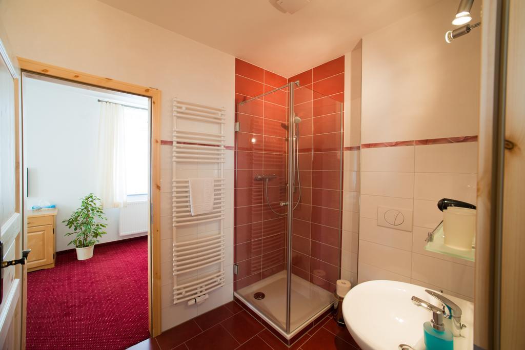 Pension Und Gaststaette "Zur Brauschaenke" Schöneck Exterior foto